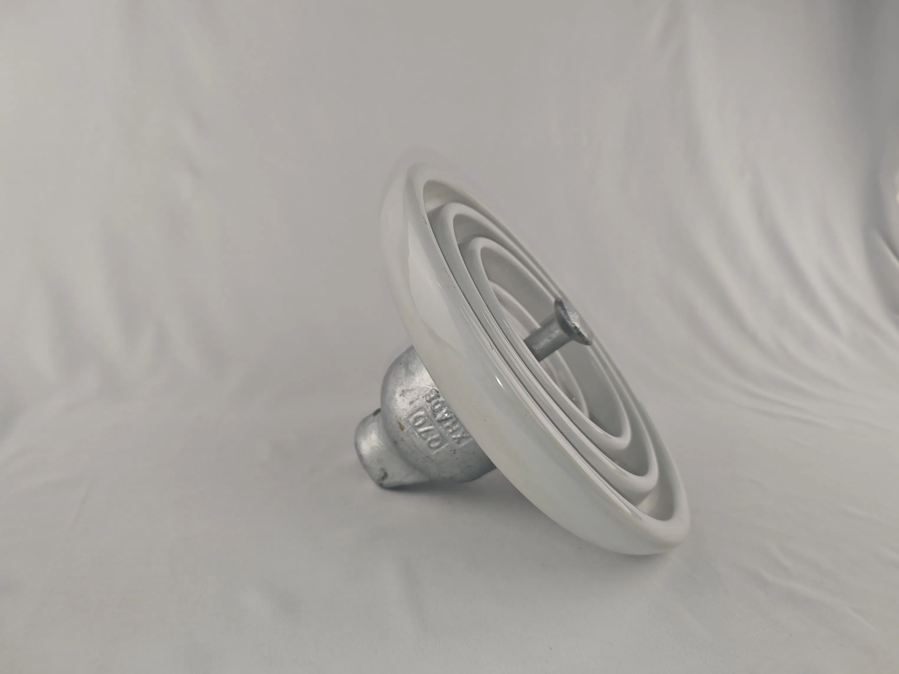 Condado de Luxi China U70b 70kN Aislador de porcelana de disco de alta tensión para subestación de red eléctrica línea de transmisión