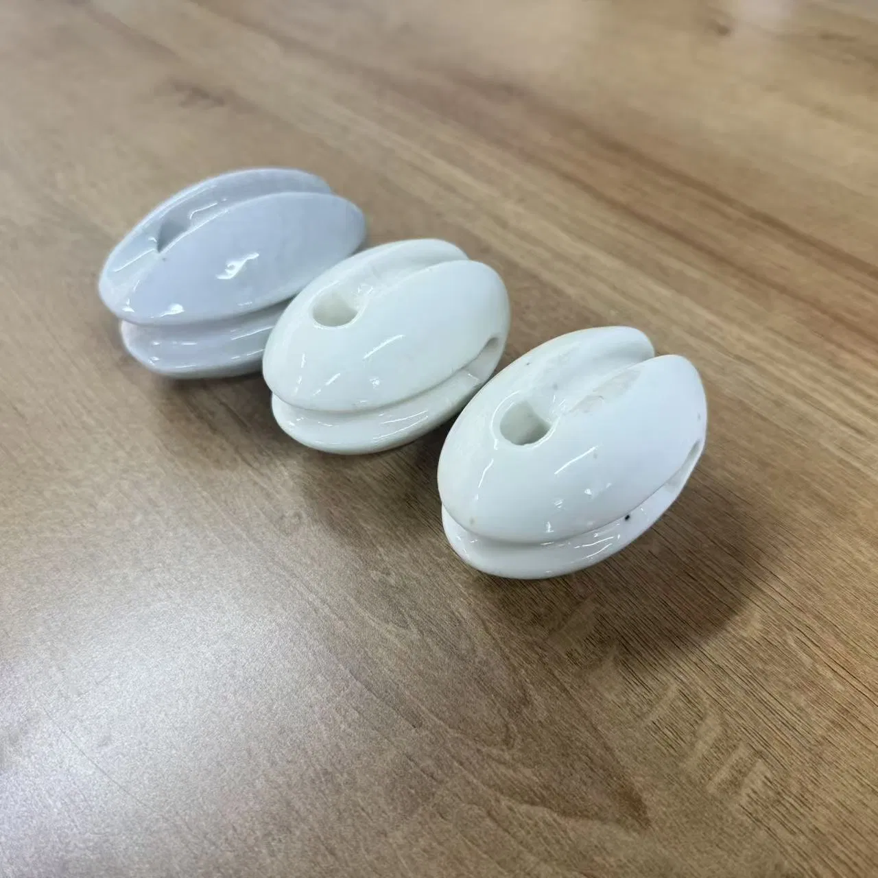 Aislador de Huevo de Cerámica Vidriada Aislador de Porcelana de Baja Tensión