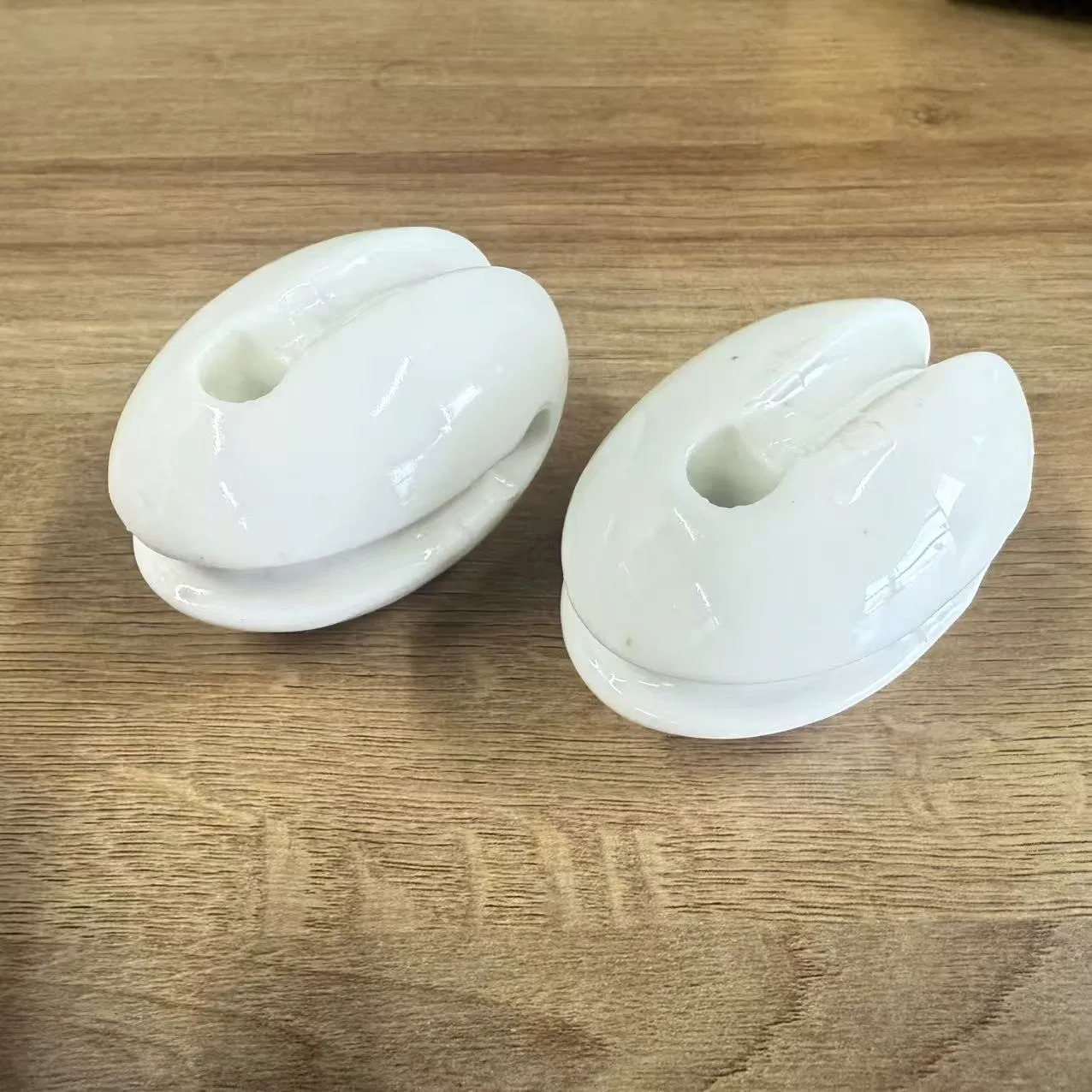 Aislador de Huevo de Cerámica Vidriada Aislador de Porcelana de Baja Tensión