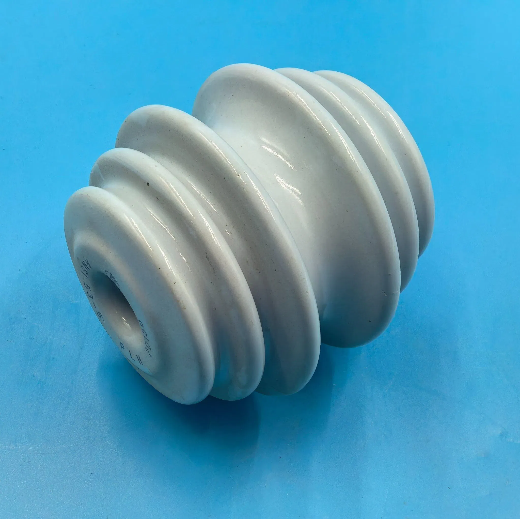 Aislador de porcelana tipo carrete ANSI 53-5 de alta calidad para líneas de transmisión