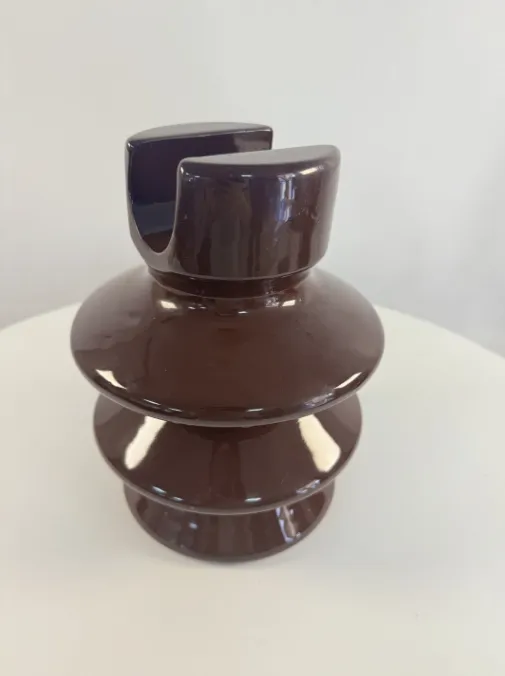 Aislante de porcelana cerámica color marrón 20kv Vhd-20 para línea de postes