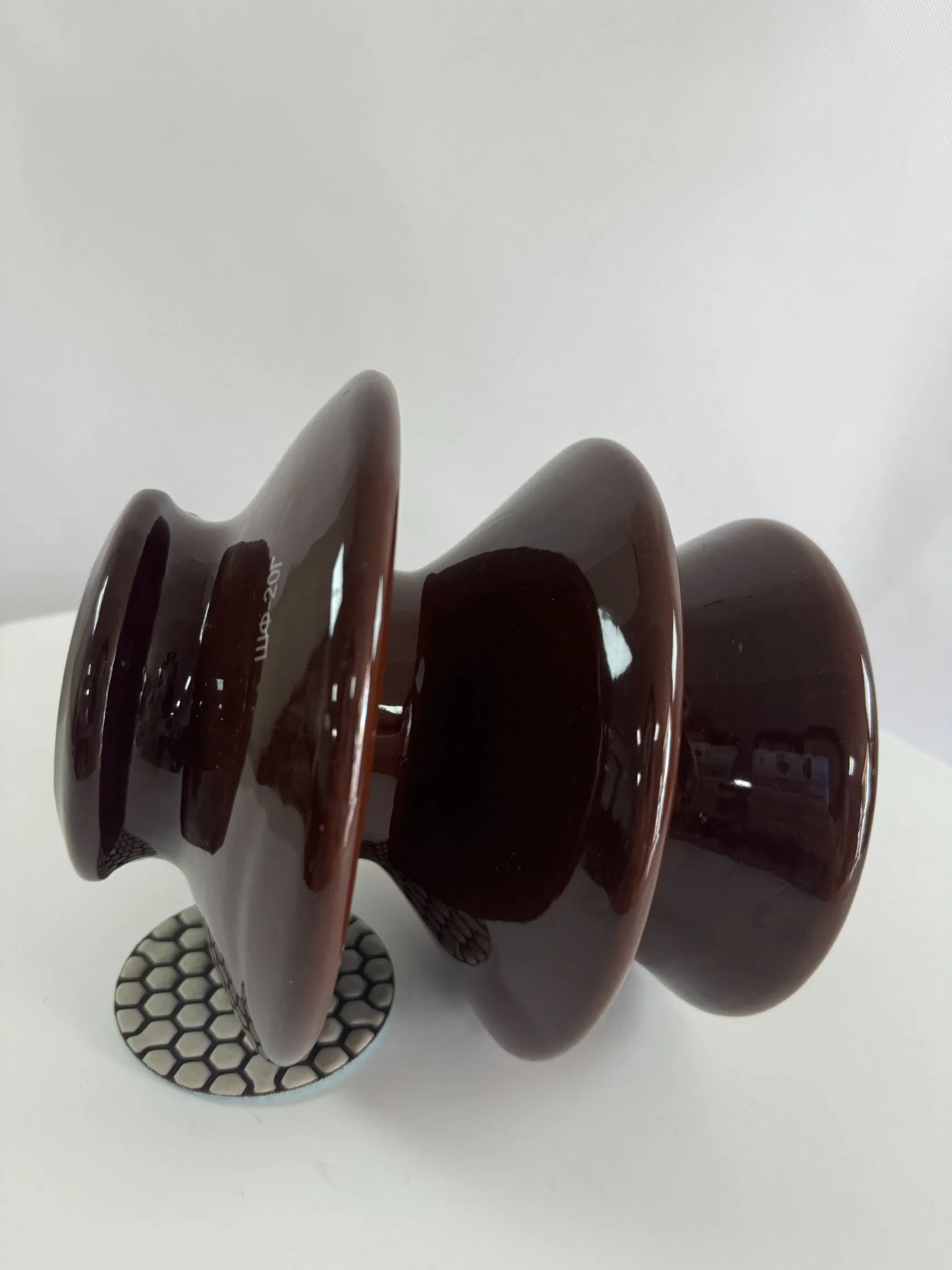 Aislante de porcelana cerámica color marrón 20kv Vhd-20 para línea de postes
