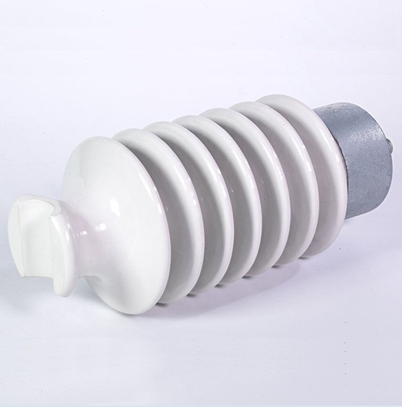12.5kN 45kv Aislador de línea de porcelana para líneas de transmisión eléctrica ANSI 57-3