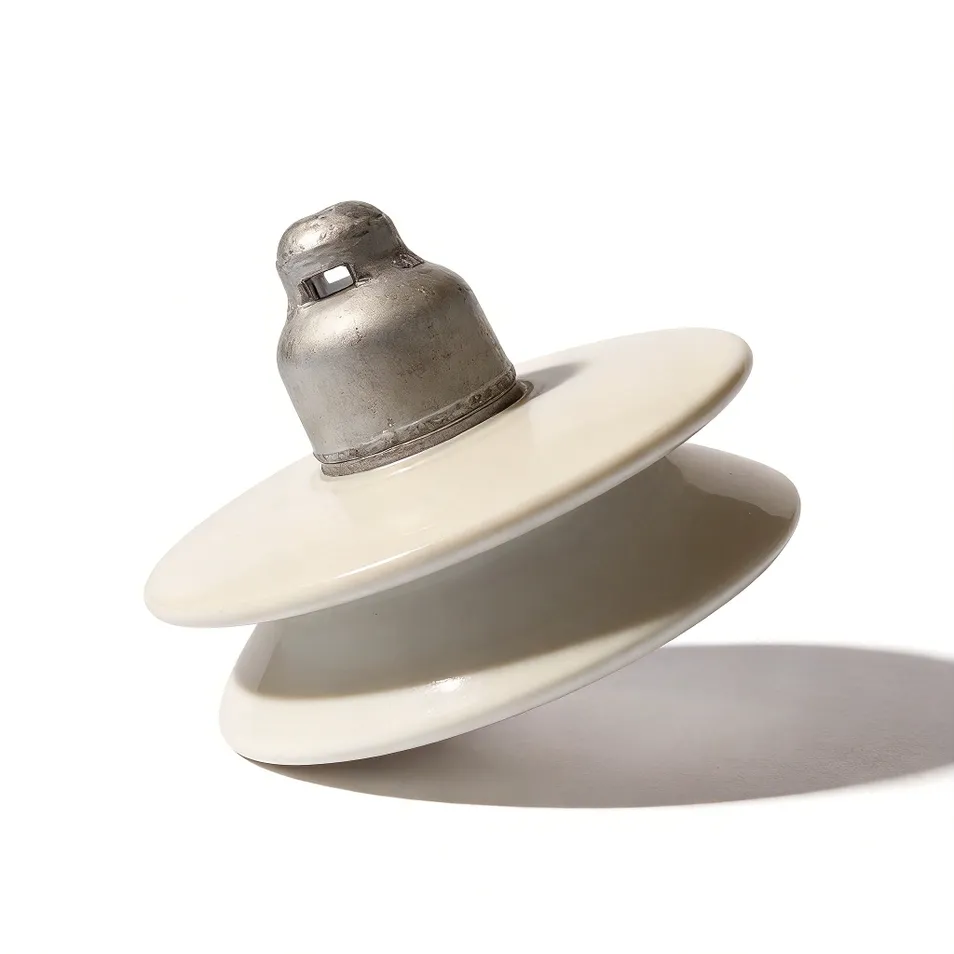 Insulador de porcelana de suspensión de tipo anti contaminación de alta calidad ANSI Xwp-70 para líneas de transmisión de energía eléctrica