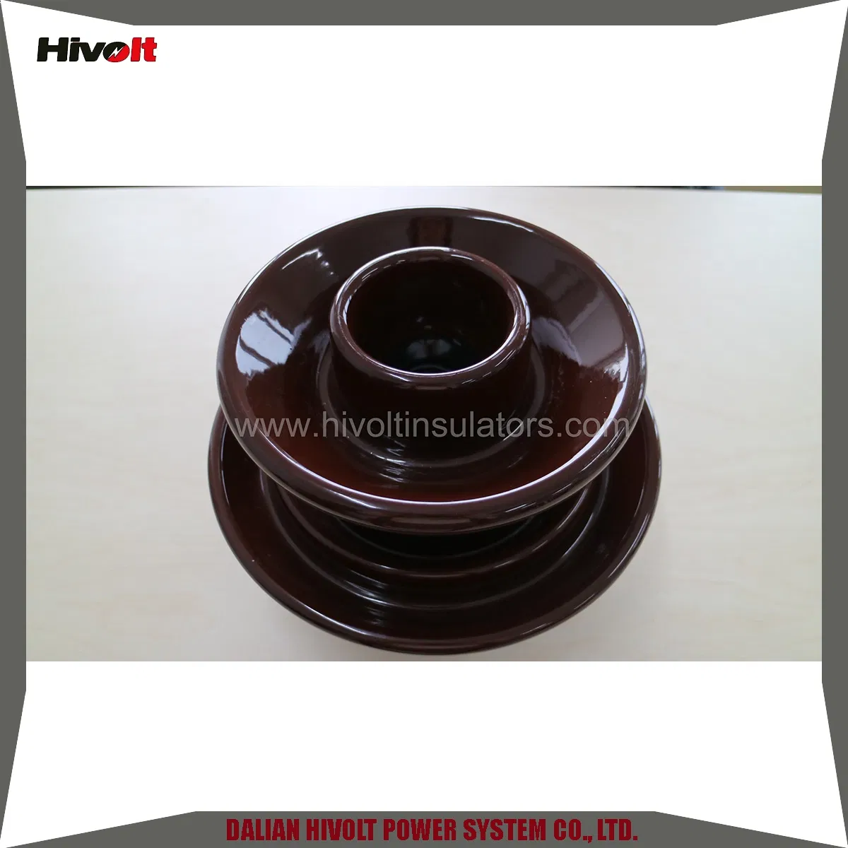 Aisladores de porcelana marrón ANSI para líneas de transmisión
