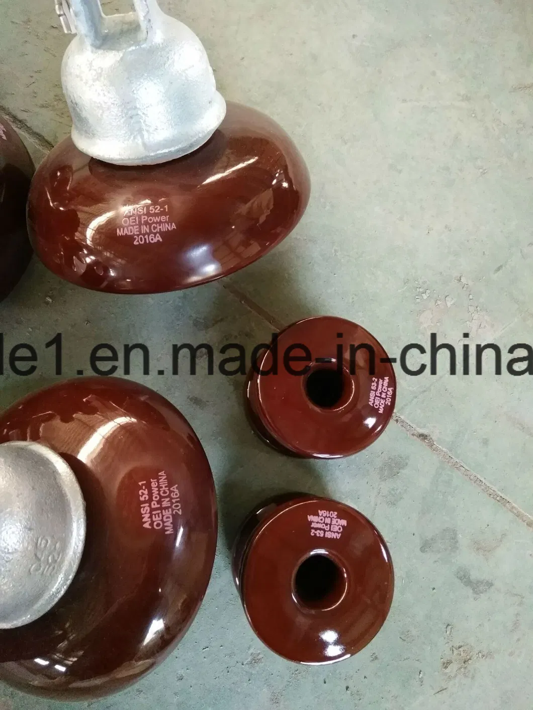 Aisladores de porcelana de alta tensión con esmalte marrón