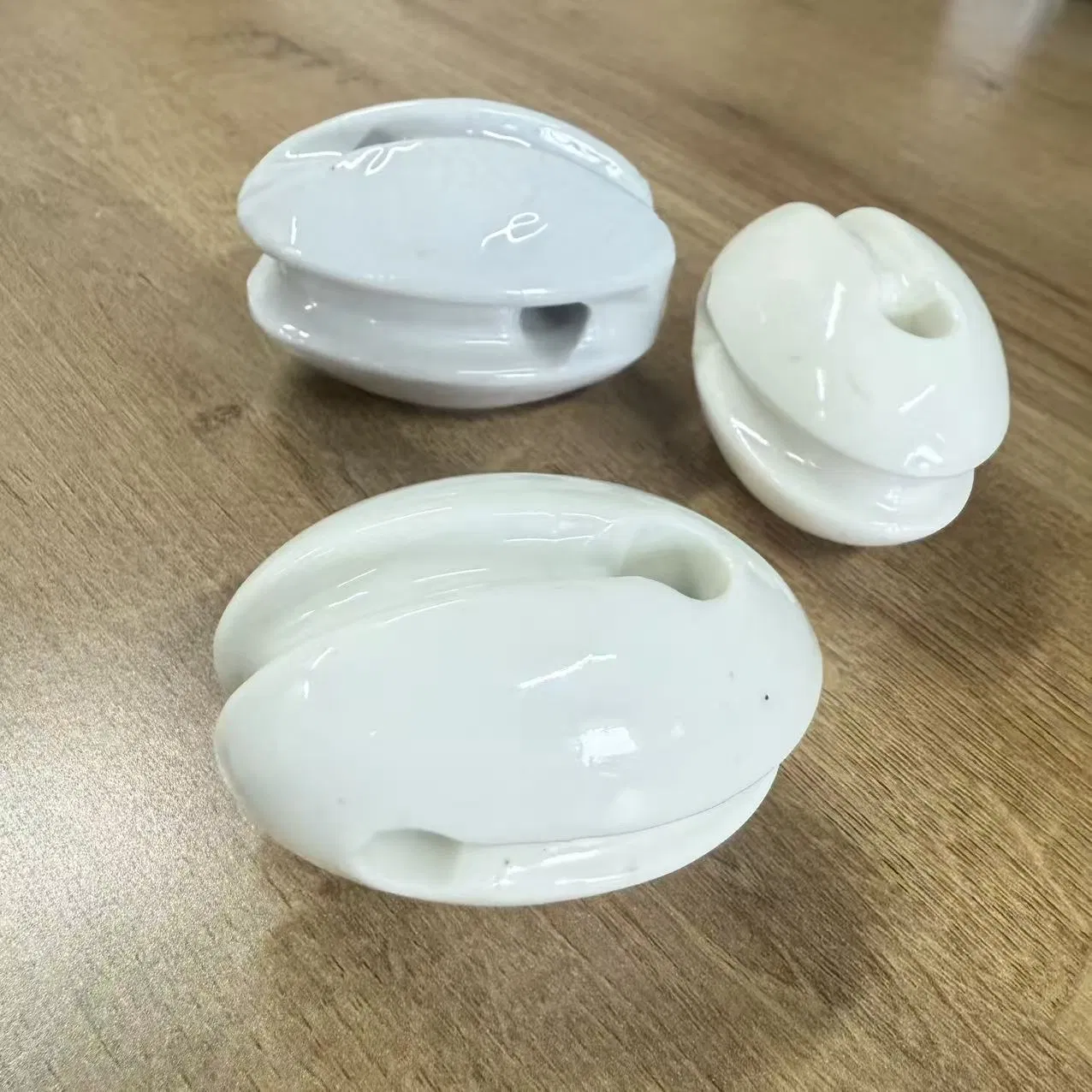 Aislador de Huevo de Cerámica Vidriada Aislador de Porcelana de Baja Tensión