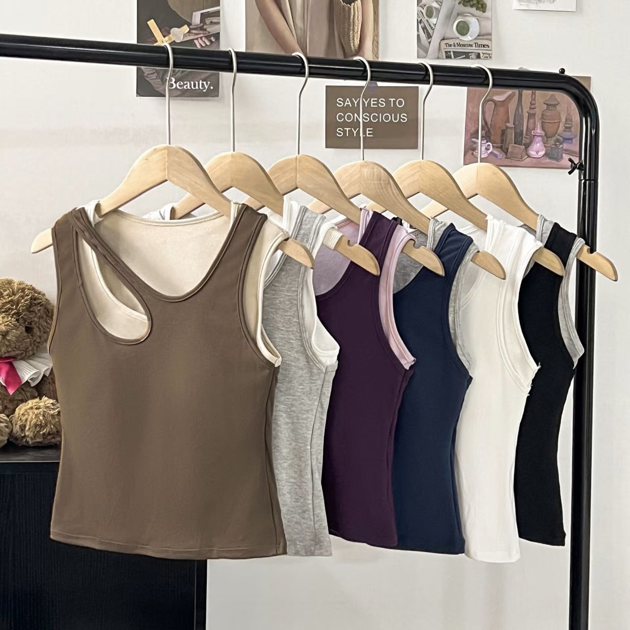 Summer New Irregular Hollow Out Cropped Top Slim Fit Sleeveless Vest Women Fashion Fitted Tank Top with Build in Bra