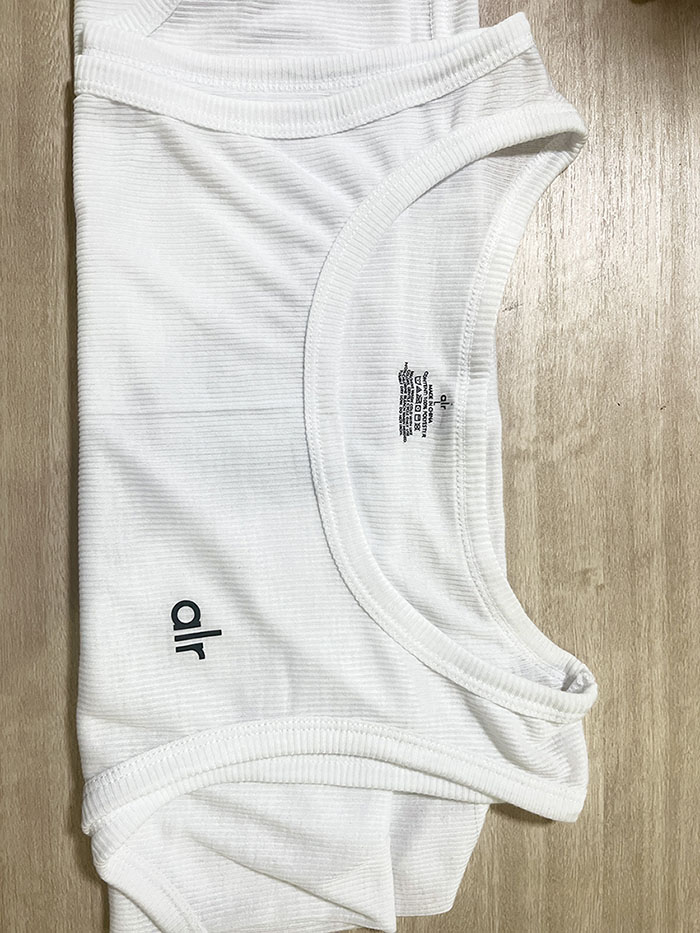 Vest detail left