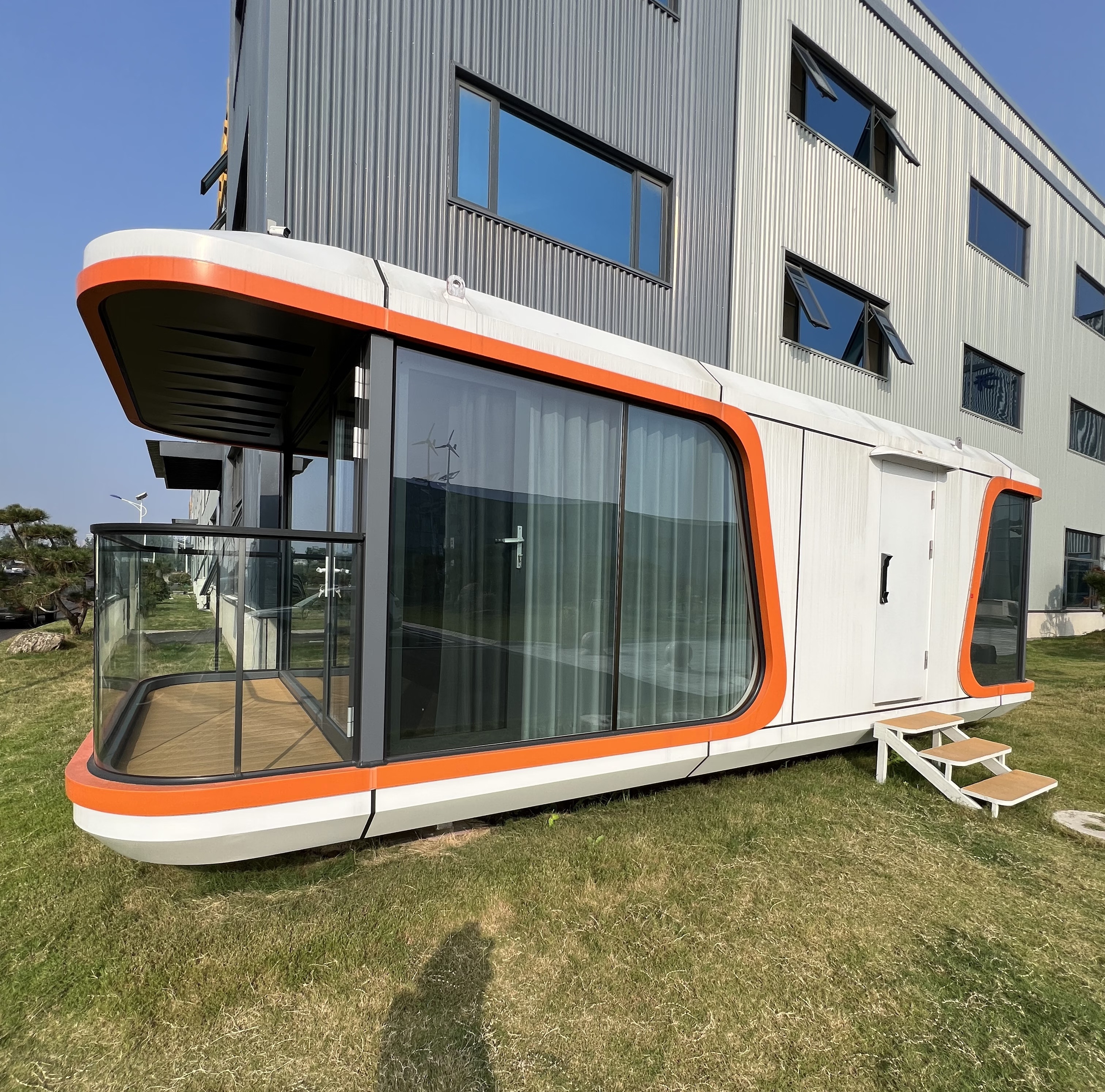 Midcentury Modern Design Luxury Container House For Outdoor Home Bar &amp; Dining High Voltage Power System Customizable Sizes