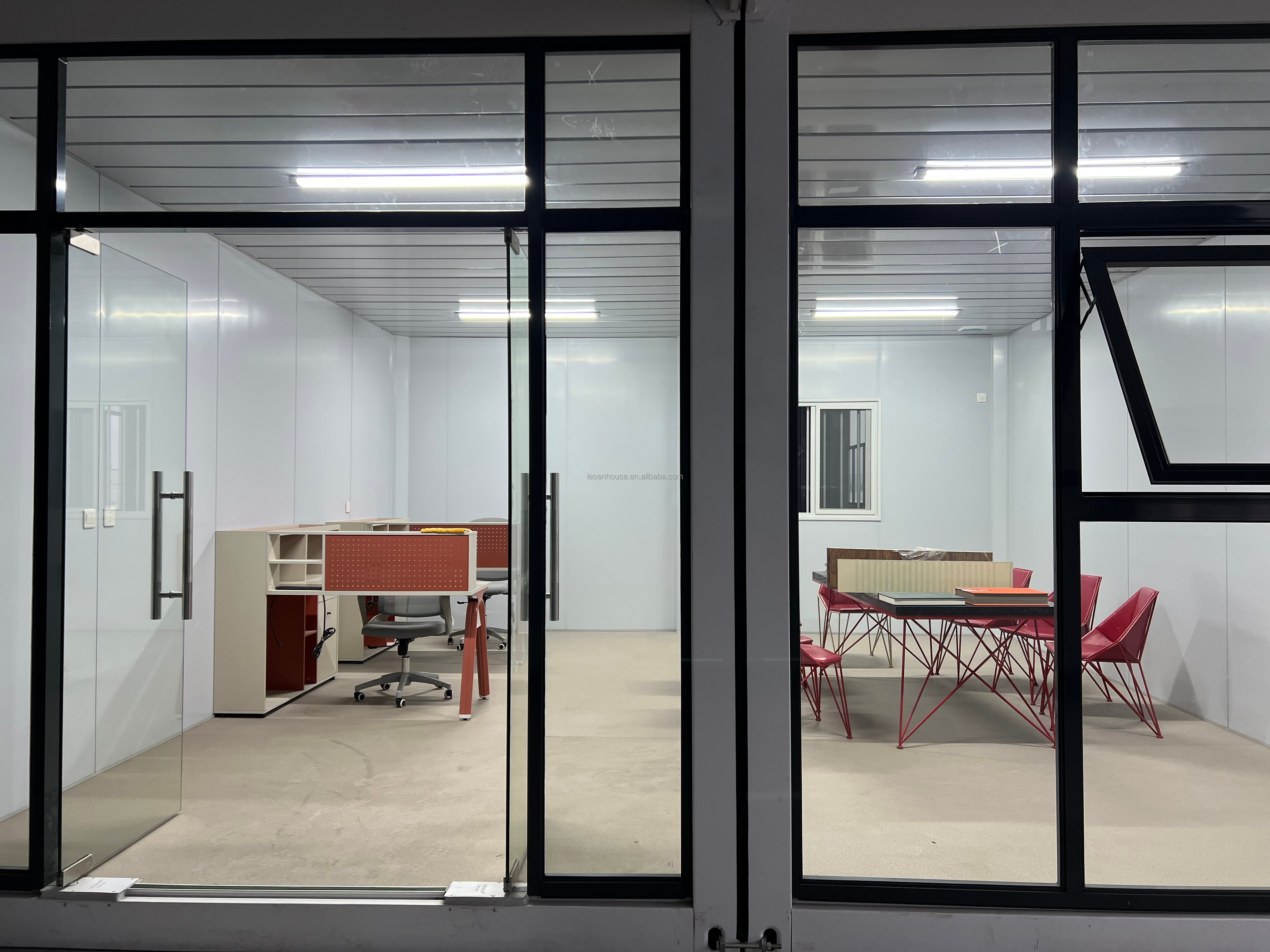 Portable Two Story Mobile Modular Container House Breathable Glass Wall Modern Design Home Office Office Building Hotel Villa
