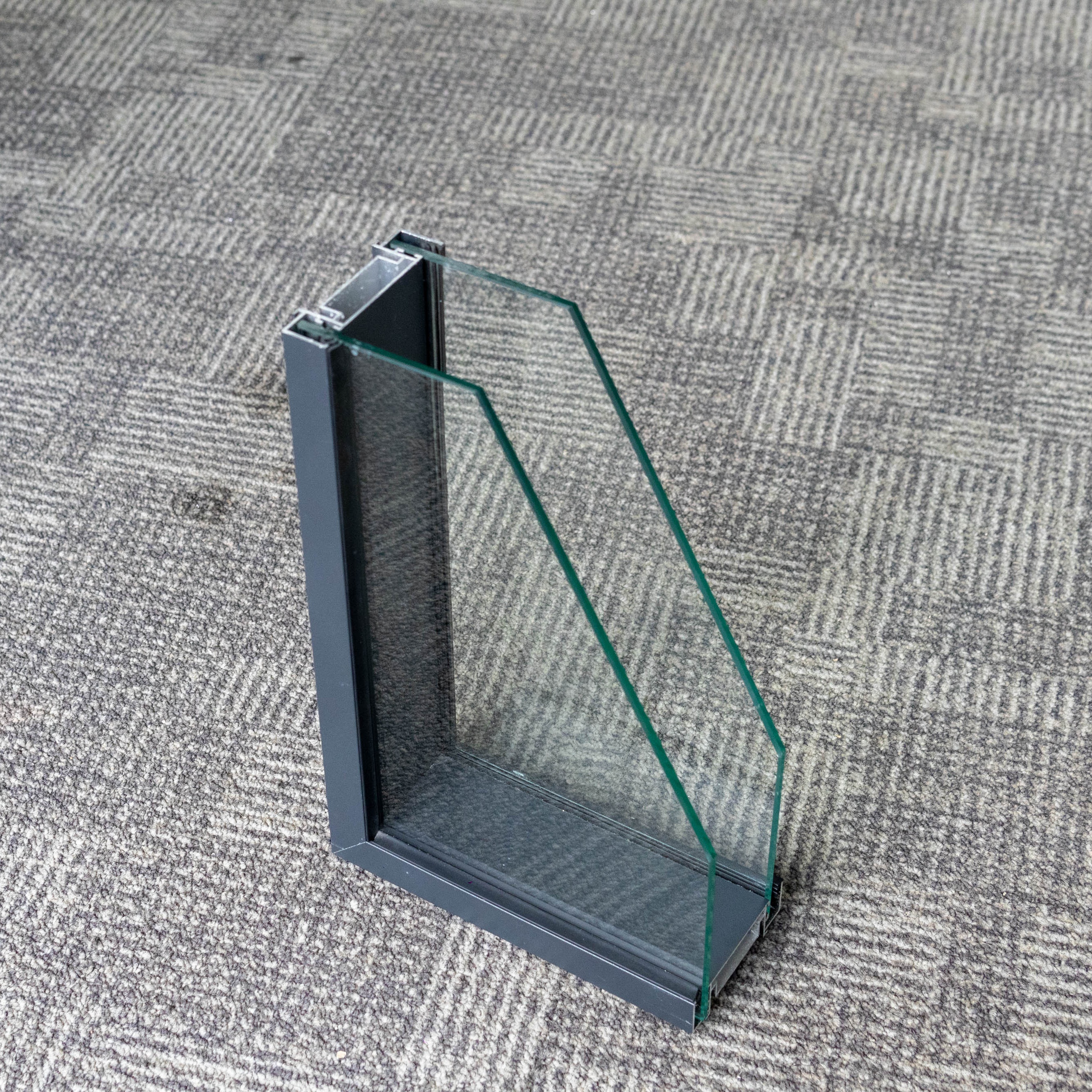Double glass partition