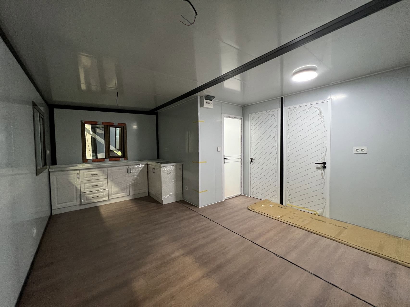 3 Bedroom Expandable Container House Resort Villa Prefabricated Modular Home for Family Holiday Foldable Container House