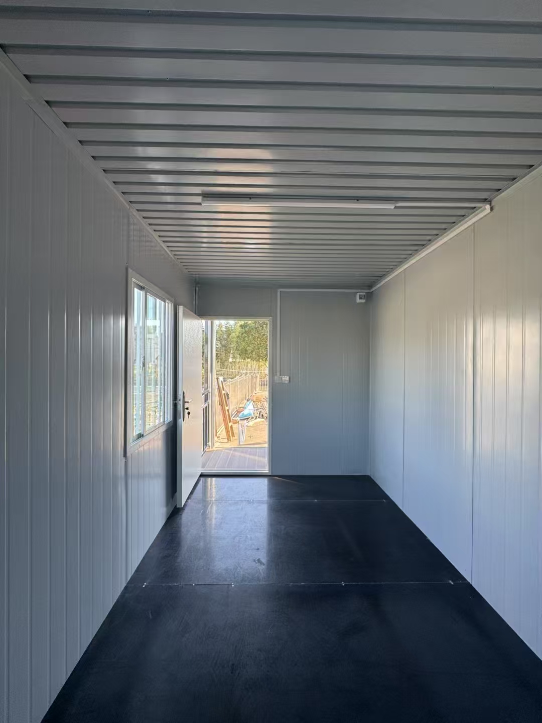 Contemporary A-frame 20ft 40ft Steel Container Villa Hotel Sandwich Panel Material Container House