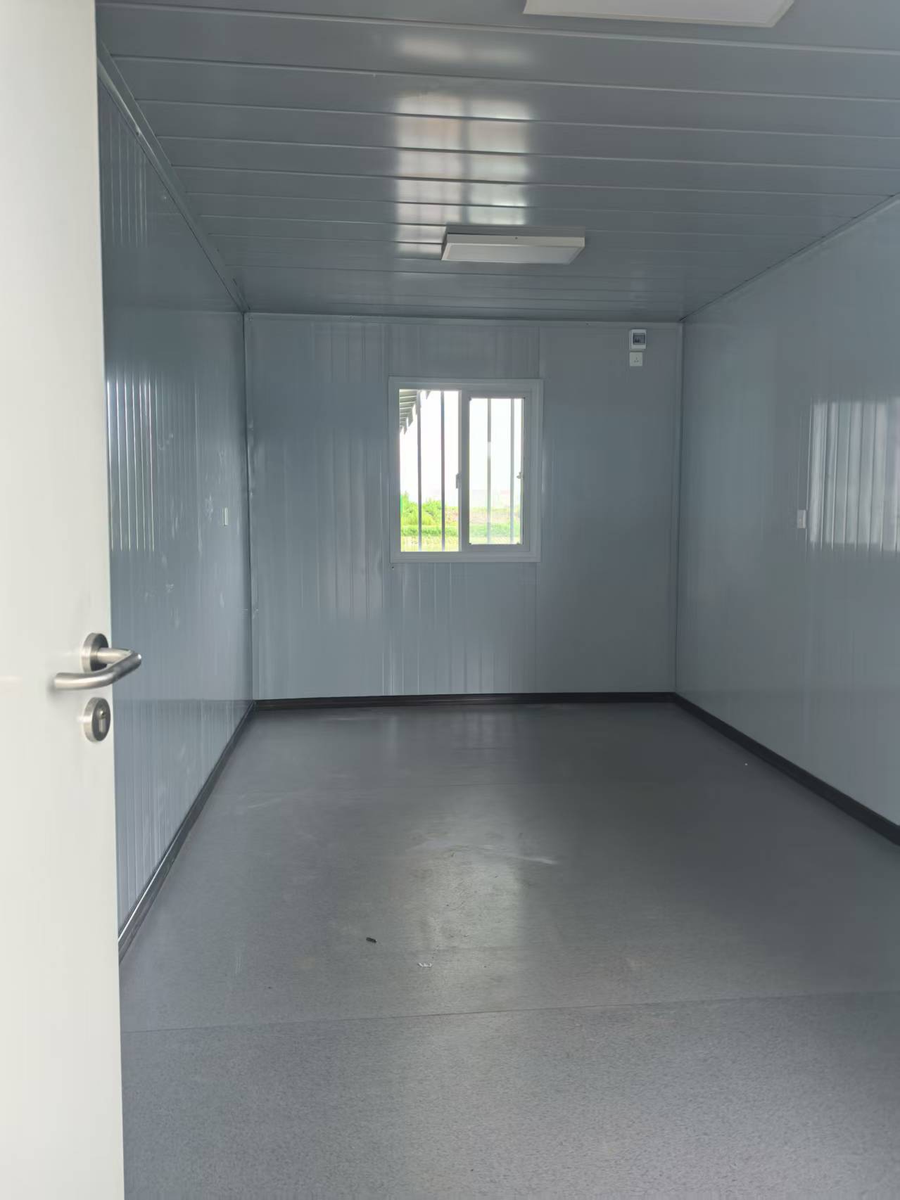 Contemporary A-frame 20ft 40ft Steel Container Villa Hotel Sandwich Panel Material Container House