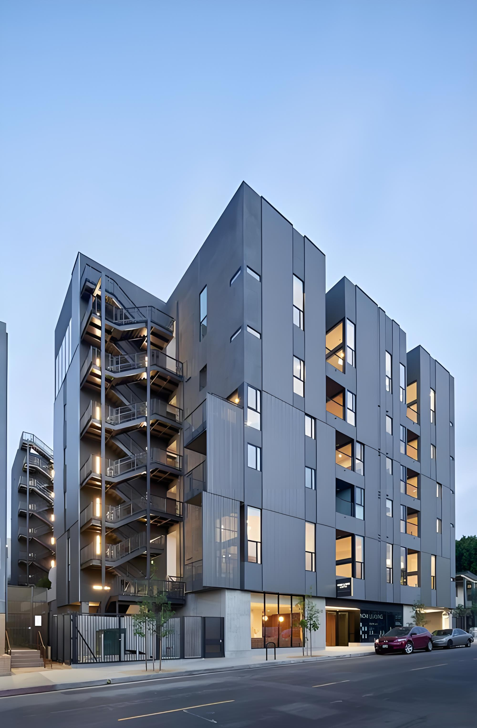 Modern Structural Steel Multi-Story Modular Prefabricated Apartment Building Fast Install Customized Color 5-Year Warranty