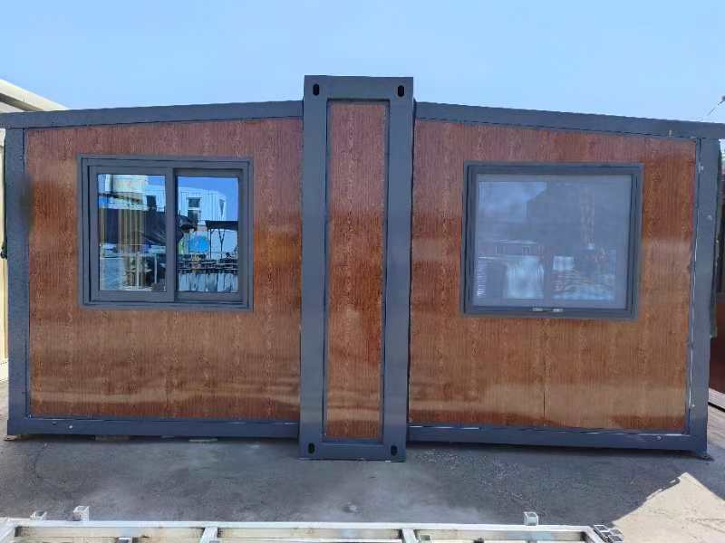 Modern 20ft &amp; 40ft Steel Container House Factory Supplier's Cheap Portable Prefab Tiny Home Villas Foldable Modular Tiny House