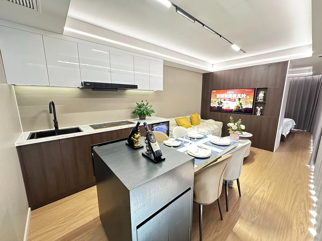 Modular Outdoor Space Capsule House Factory Price Fashion Modern Mobile Hotel Tiny Apple House Prefabricated Steel Structure Cabin with Bedroom Prefab House