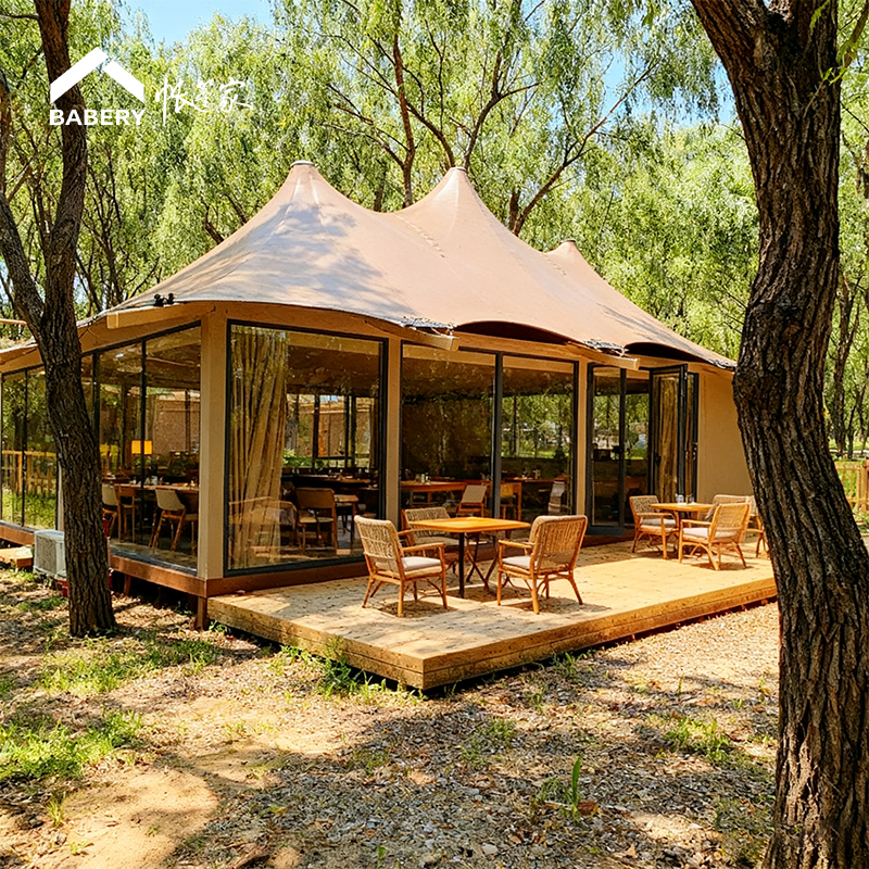 A Modern Luxury Vacation Project That Replaces Prefabricated Luxury Steel Frame Containers with Hotel Rooms and Sandwich Panels