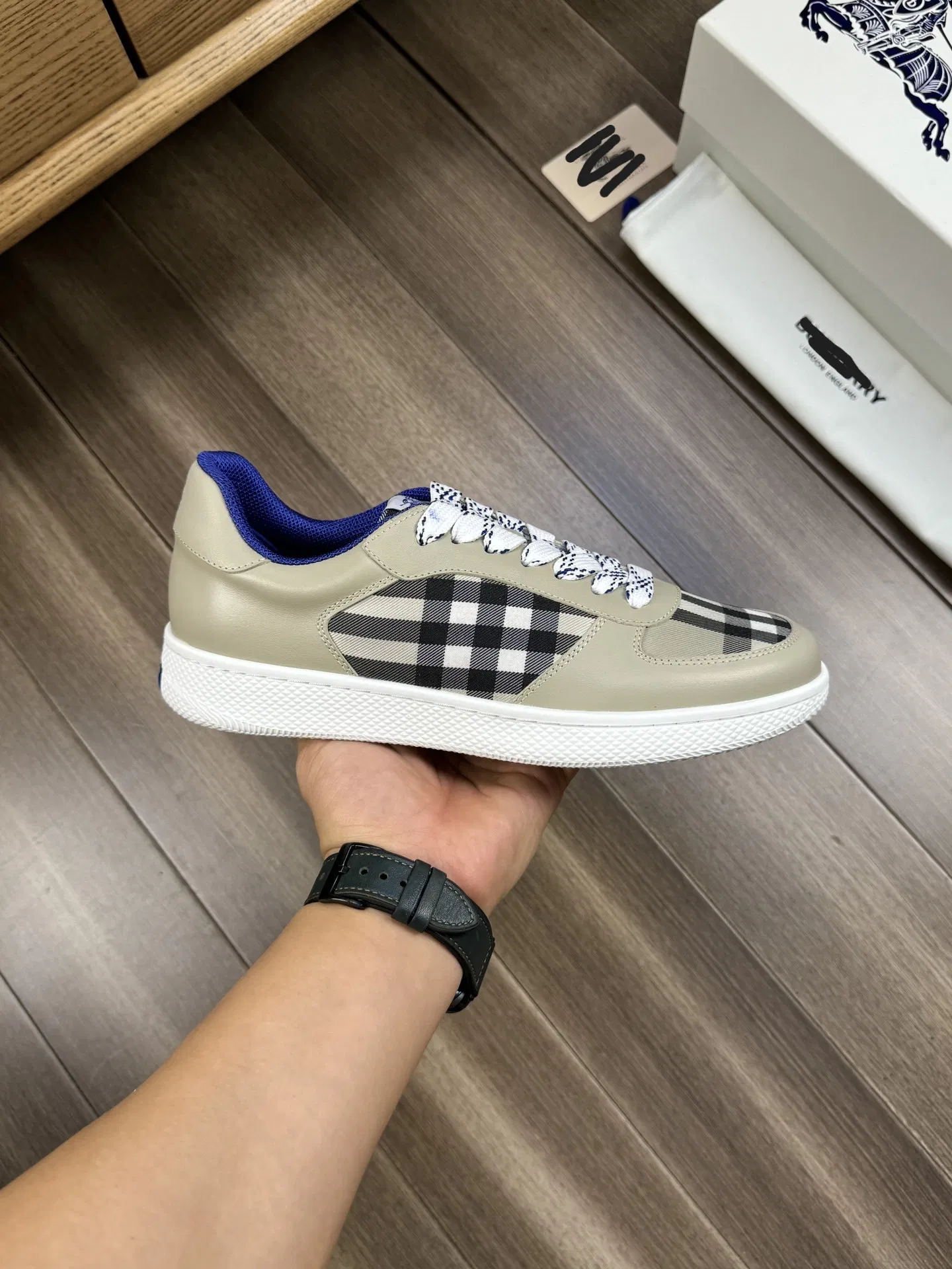 Modern Mens Trainer 1: 1 Replica Luxury Shoes Collection