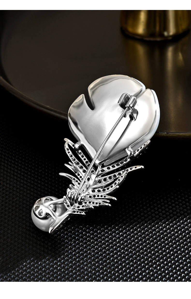 High End Jewelry Brooch Badge Gift Luxury Shell Natural Freshwater Pearl Feather Suit Accessories Wholesale
