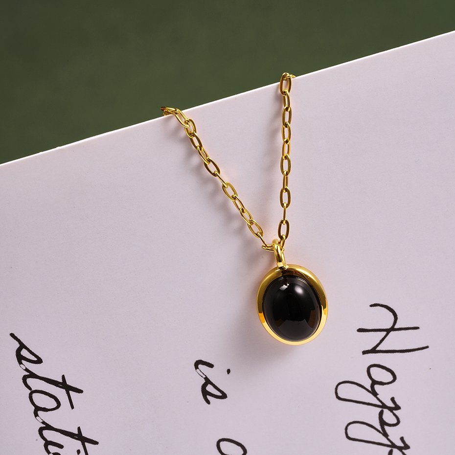 Vintage Art Black Gold Three-Dimensional Oval Ball Pendant Female Necklace