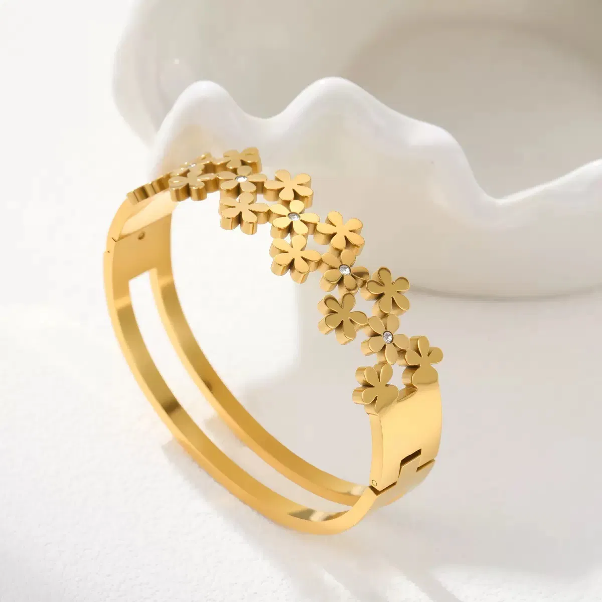 Gold Flower Cuff Bracelet Summer Beach Vacation Elegant Minimalist Statement Jewelry Style