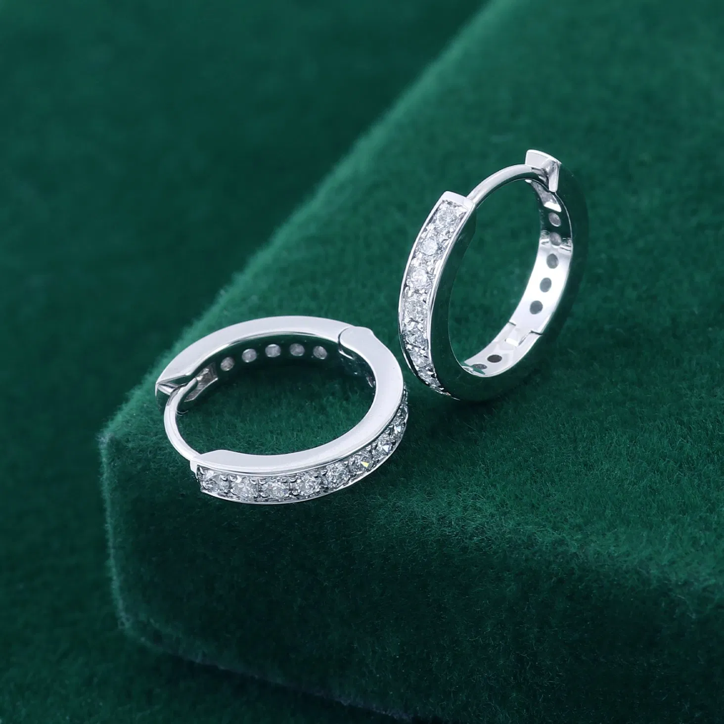 Latest Design14K Solid Gold Lab Grown Diamond Round Shape 0.4CT Huggie Hoop Cuff Earrings for Women