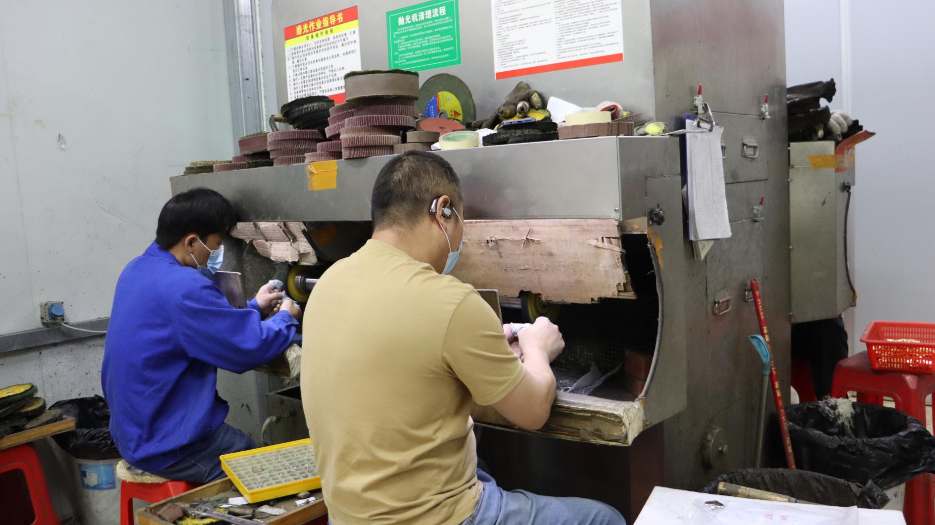 Polishing process — achieving high-gloss finish on fine jewelry at Locke Jewelry