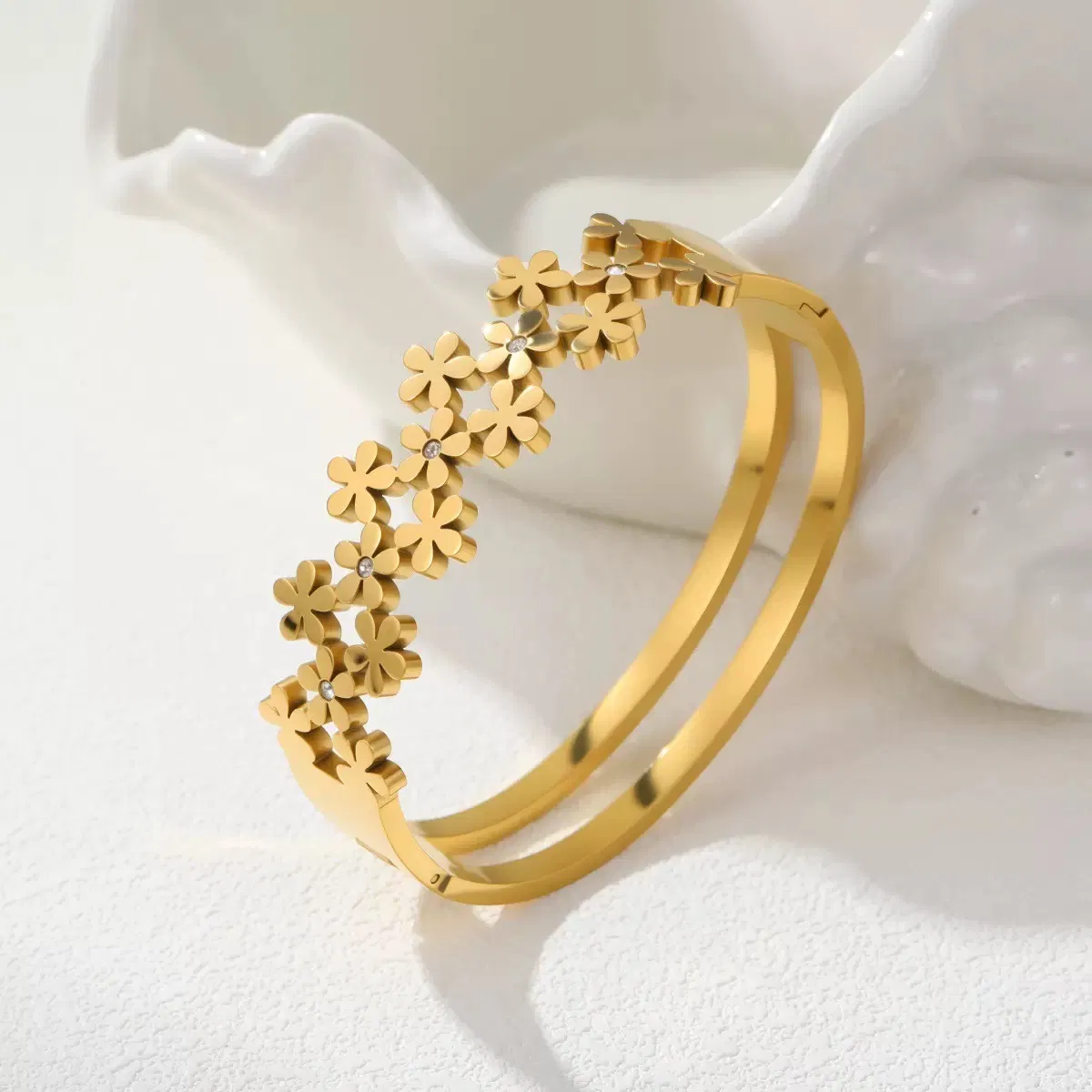 Gold Flower Cuff Bracelet Summer Beach Vacation Elegant Minimalist Statement Jewelry Style