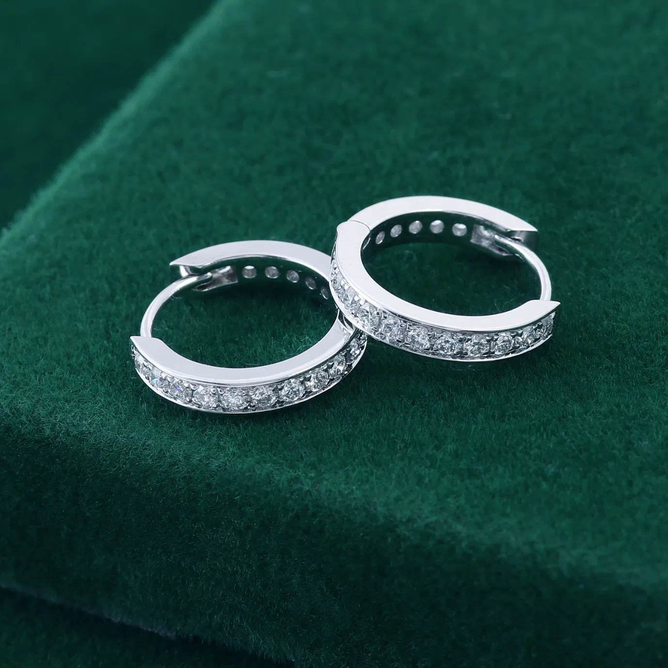 Latest Design14K Solid Gold Lab Grown Diamond Round Shape 0.4CT Huggie Hoop Cuff Earrings for Women