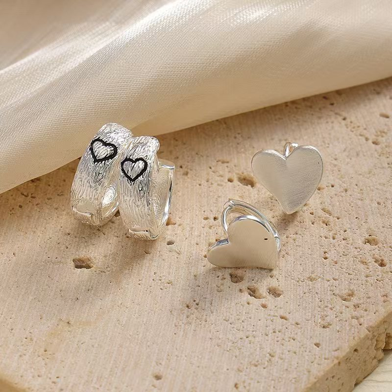 Luxury White Gold-Plated Heart Studs for Bridal Elegant with Polished Finish Jewelry
