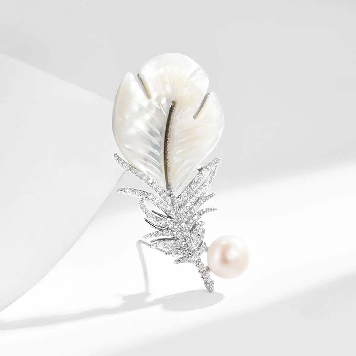 High End Jewelry Brooch Badge Gift Luxury Shell Natural Freshwater Pearl Feather Suit Accessories Wholesale