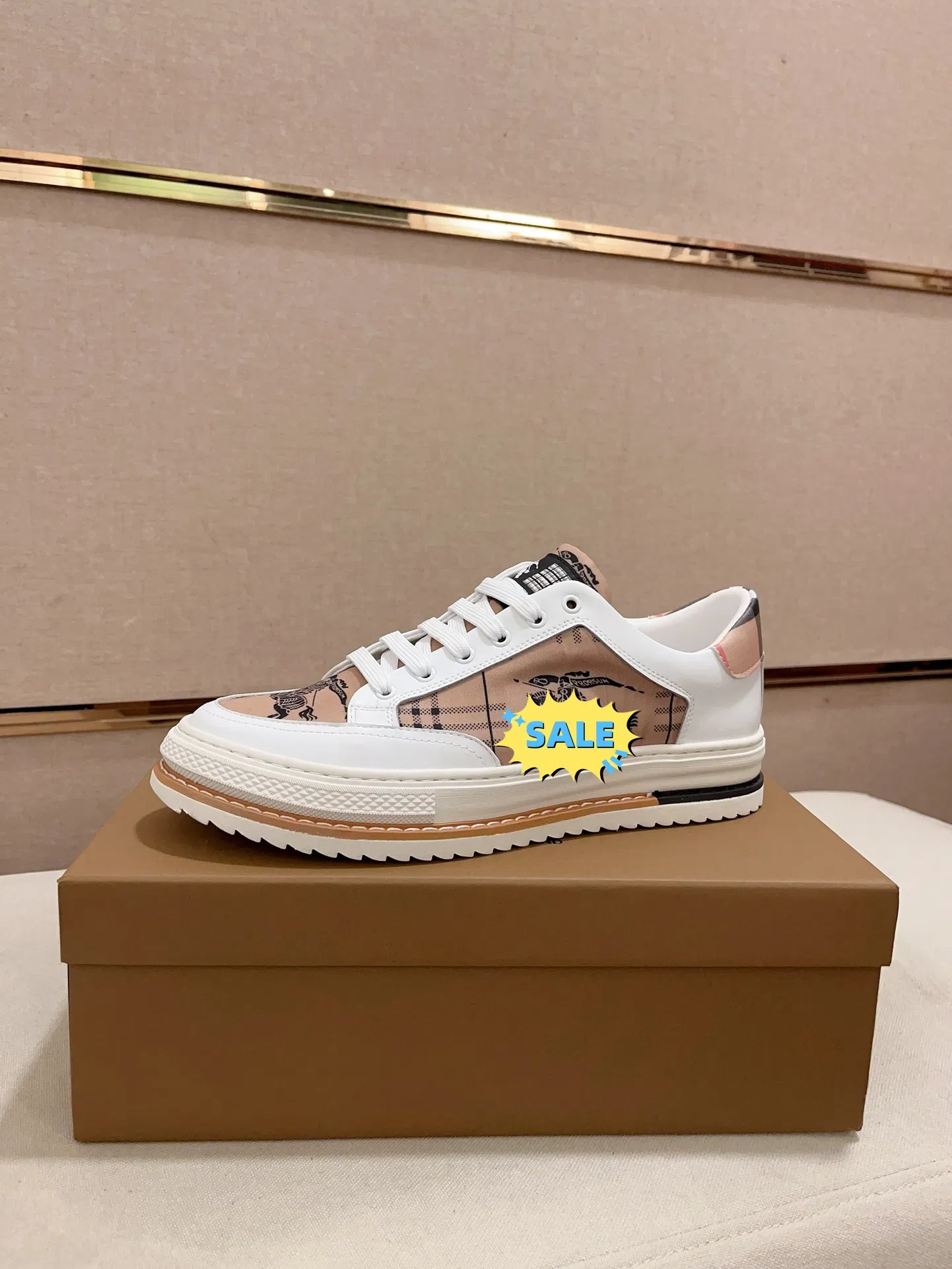 Modern Mens Trainer 1: 1 Replica Luxury Shoes Collection