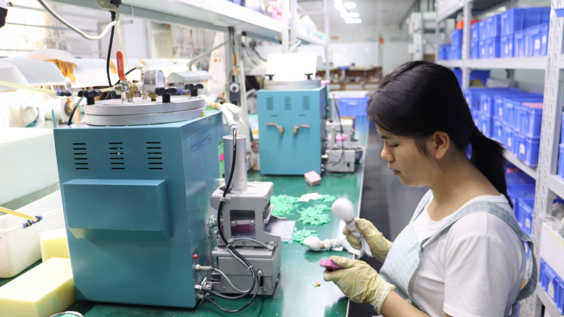 Locke Jewelry wax injection process - precision jewelry crafting