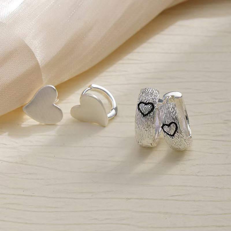 Luxury White Gold-Plated Heart Studs for Bridal Elegant with Polished Finish Jewelry