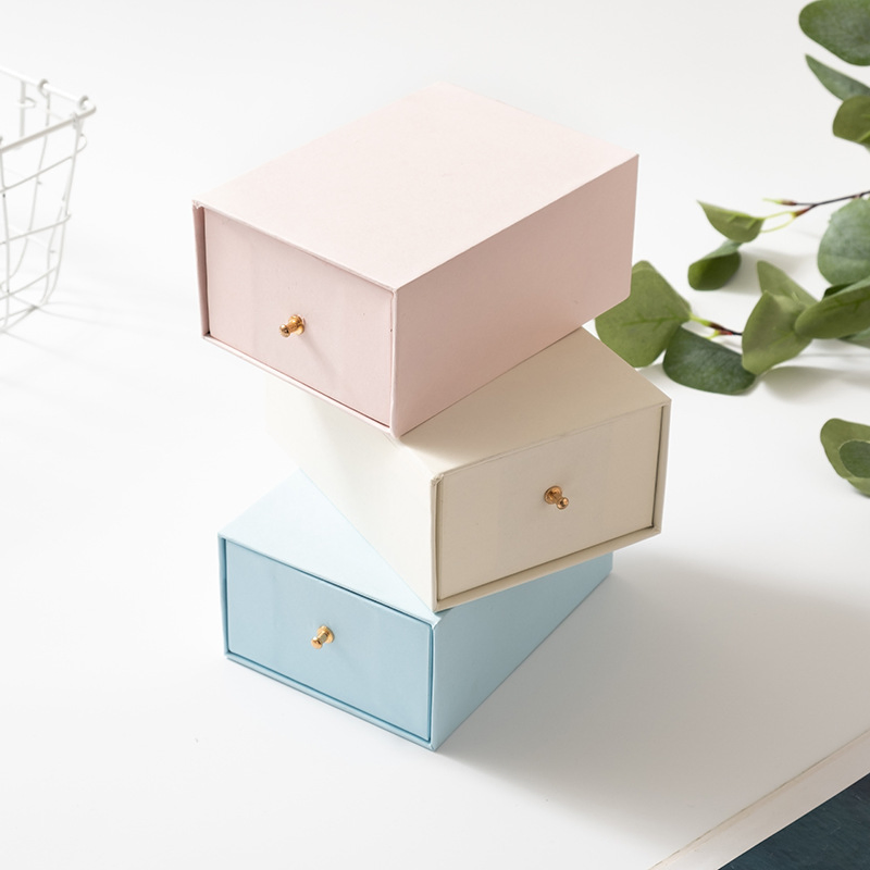 Customized Art Paper Jewelry Packaging Box for Necklace Ring Earring Matt Lamination Embossed Gift Cardboard Jewellery Box with Bag Included