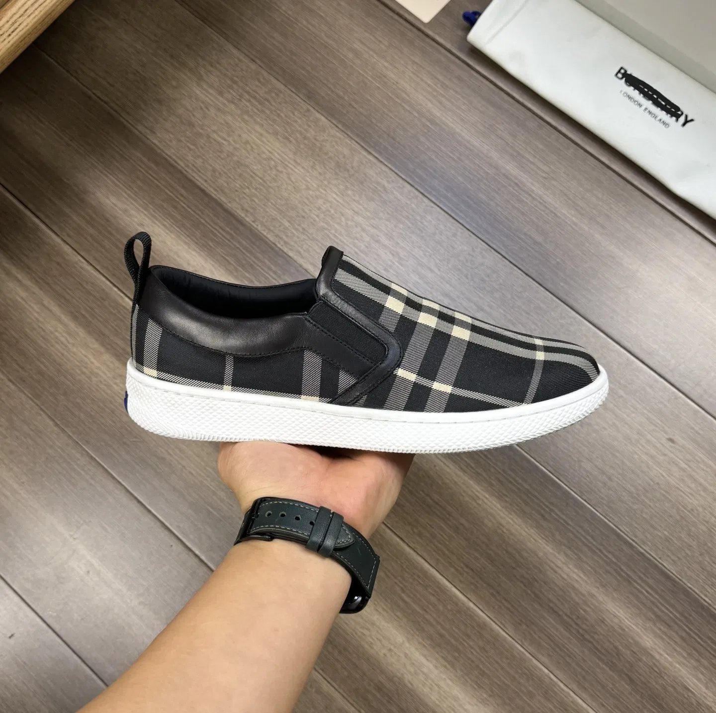 Modern Mens Trainer 1: 1 Replica Luxury Shoes Collection