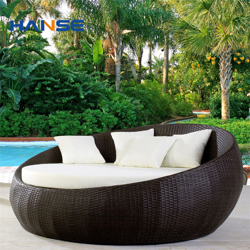 All Weather Hotel Pool Furniture Rattan Garden Furniture Round Beach Sunbed Wicker Outdoor Daybed