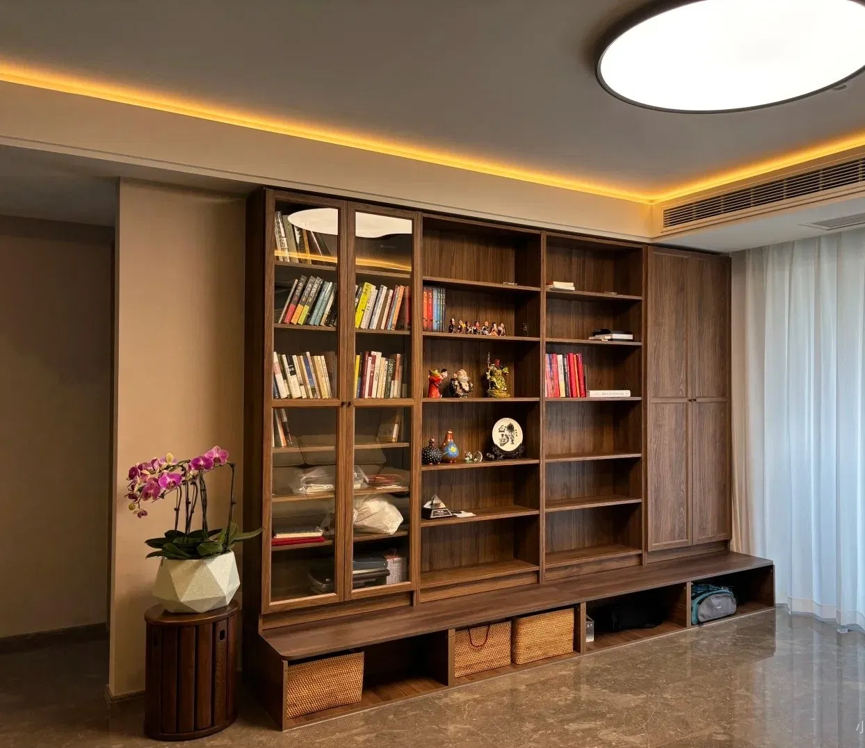 Multi-Layer Partition Wood Chinese Quality Modern Furniture Simple Living Room Storage Designed Wooden 3 Shelf Glass Bookcase Decorative Cabinet