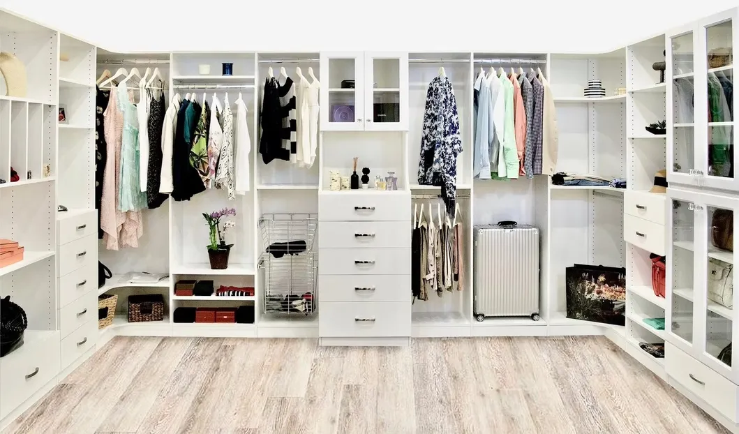 Modern Wardrobe Display 2