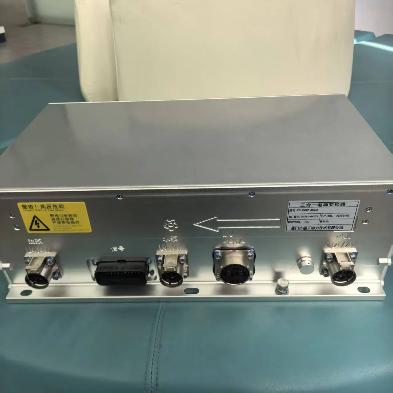 7. High-Capacity Power Unit with Multiple Charging Options and LCD Display