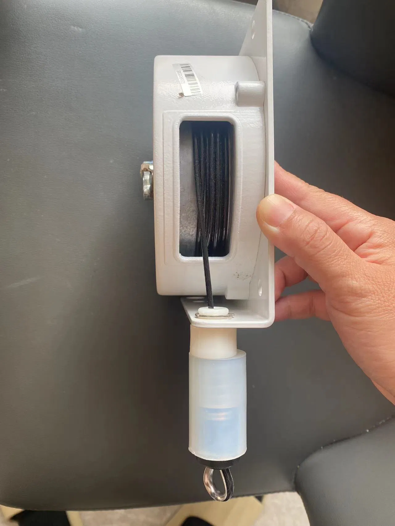 Electric Vehicle Cable Retractor EV Charger Cable Management System Hose Clamp Black Nylon Injection Protect Charging Cable Clamp Cord Retract Hose Retractor.