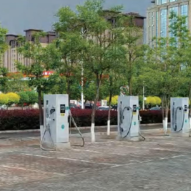 60kw-240kw Dual Connector CCS2 GB/T Highway Charging Stations DC Electric Car Charger Level 3 Commercial EV Charging Station for Public Use IP54