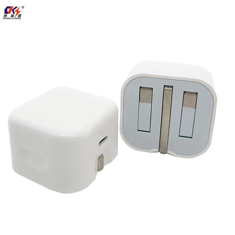 Factory Price Portable Pd 20W UK Plug Fast Charging Suit Travel USB C Power Adapter Charger with Type-C Cable for Mobile Phone