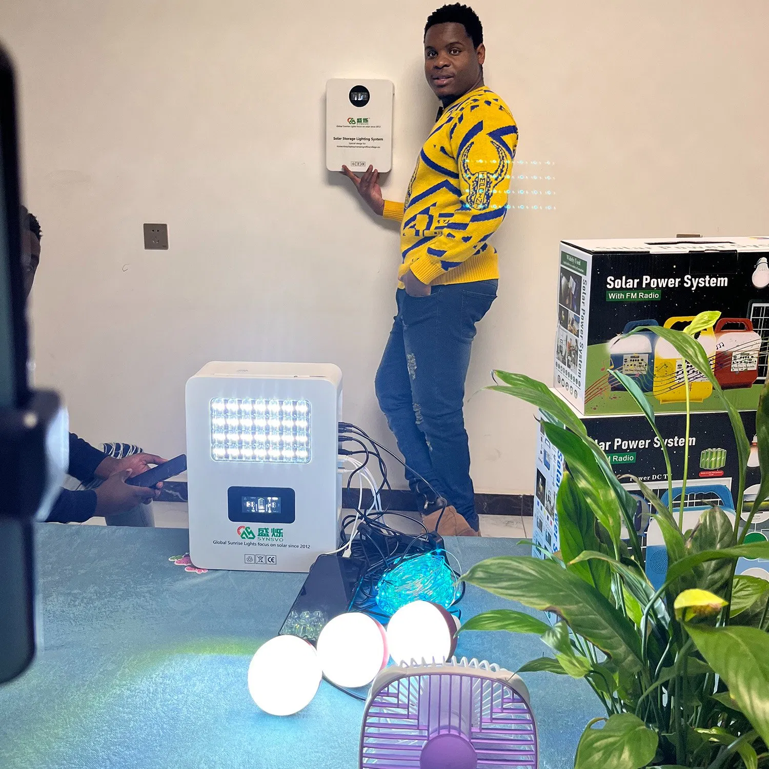 Portable Solar Power Generator for Emergency Outdoor Lighting 938