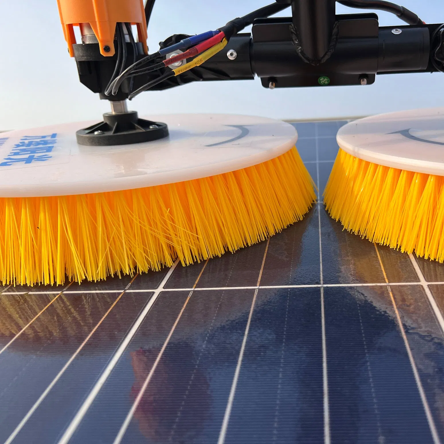 Battery Supply Photovoltaic Panel Cleaning Brush with Telescopic Pole