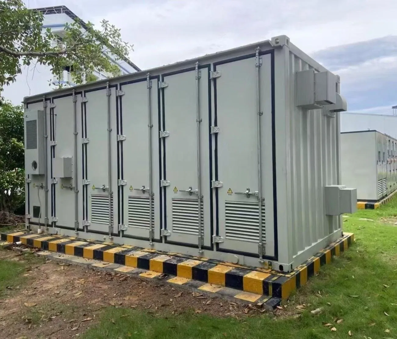 Large Scale Energy Storage System 5mwh Lithium Battery Photovoltaic Storage and Charging Equipment Energy Storage Cabinet
