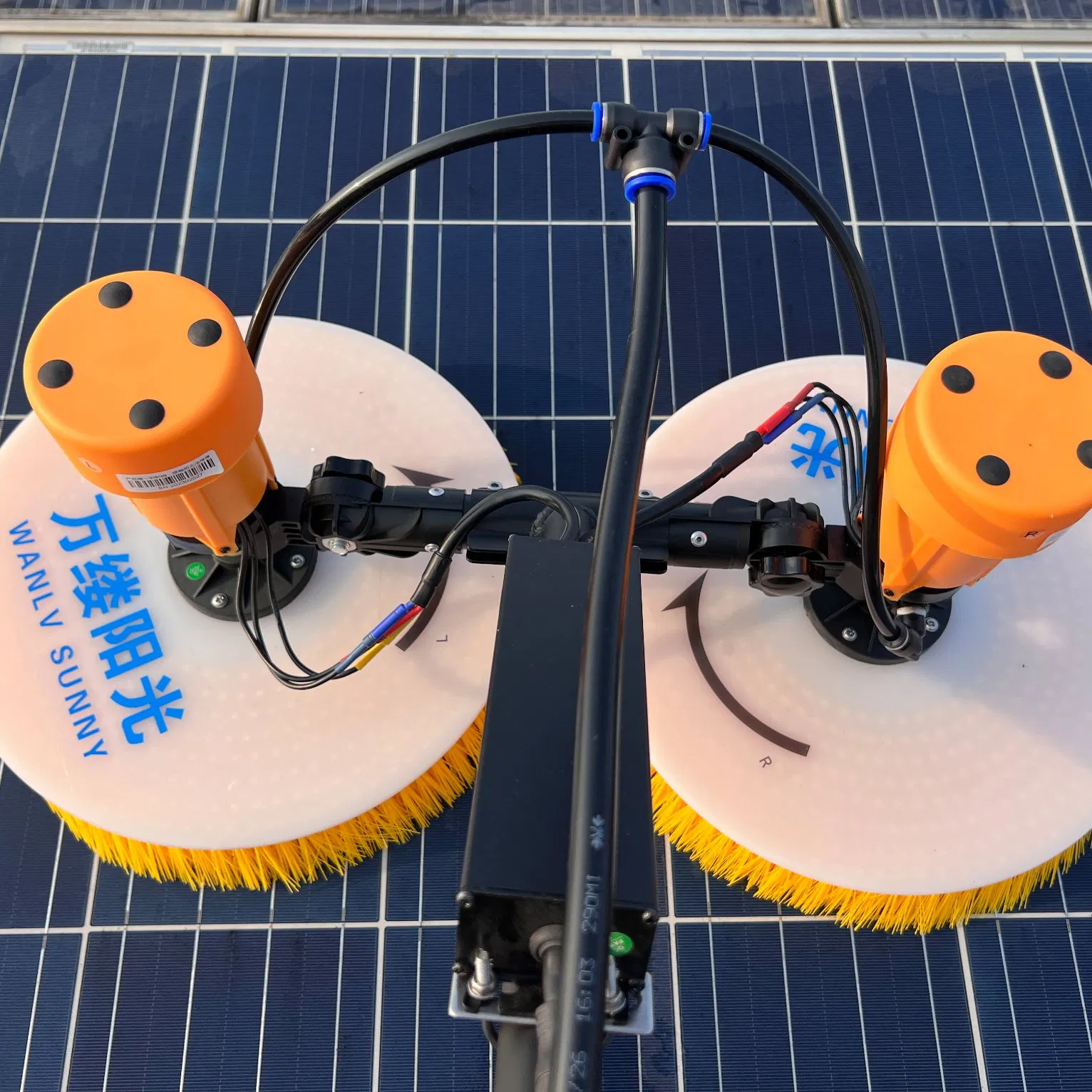 Battery Supply Photovoltaic Panel Cleaning Brush with Telescopic Pole