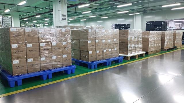 PlugVolt compact lithium battery system detail — smart energy management interface